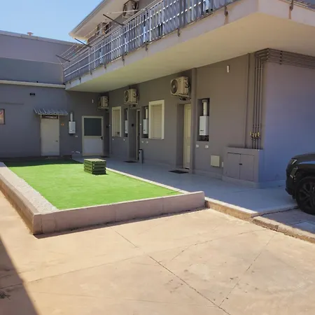 House Airport 4 * 카타니아