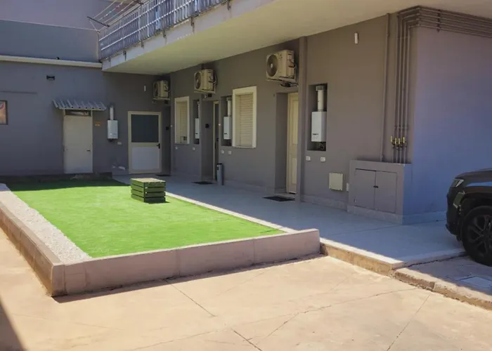 House Airport 4 * Katánie